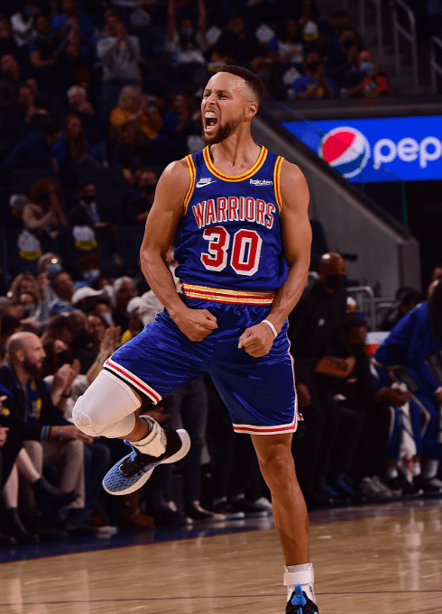 巴西甲前瞻：帕尔梅拉斯遭遇两连败，维多利亚客场状态低迷（巴甲前瞻：帕尔梅拉斯连败承压 维多利亚客场依旧低迷）