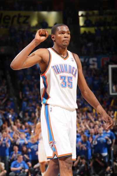 巴萨梅西进球助球队领先塞维利亚（梅西破门助巴萨领先塞维利亚）