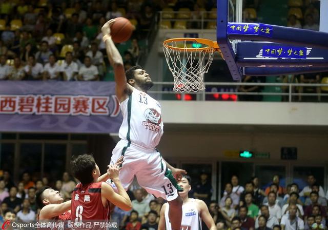 足球是朋友、梦想与人生的瞬间🔴⚫️⚽️（绿茵承载友谊与梦想，定格人生每一瞬🔴⚫️⚽️）