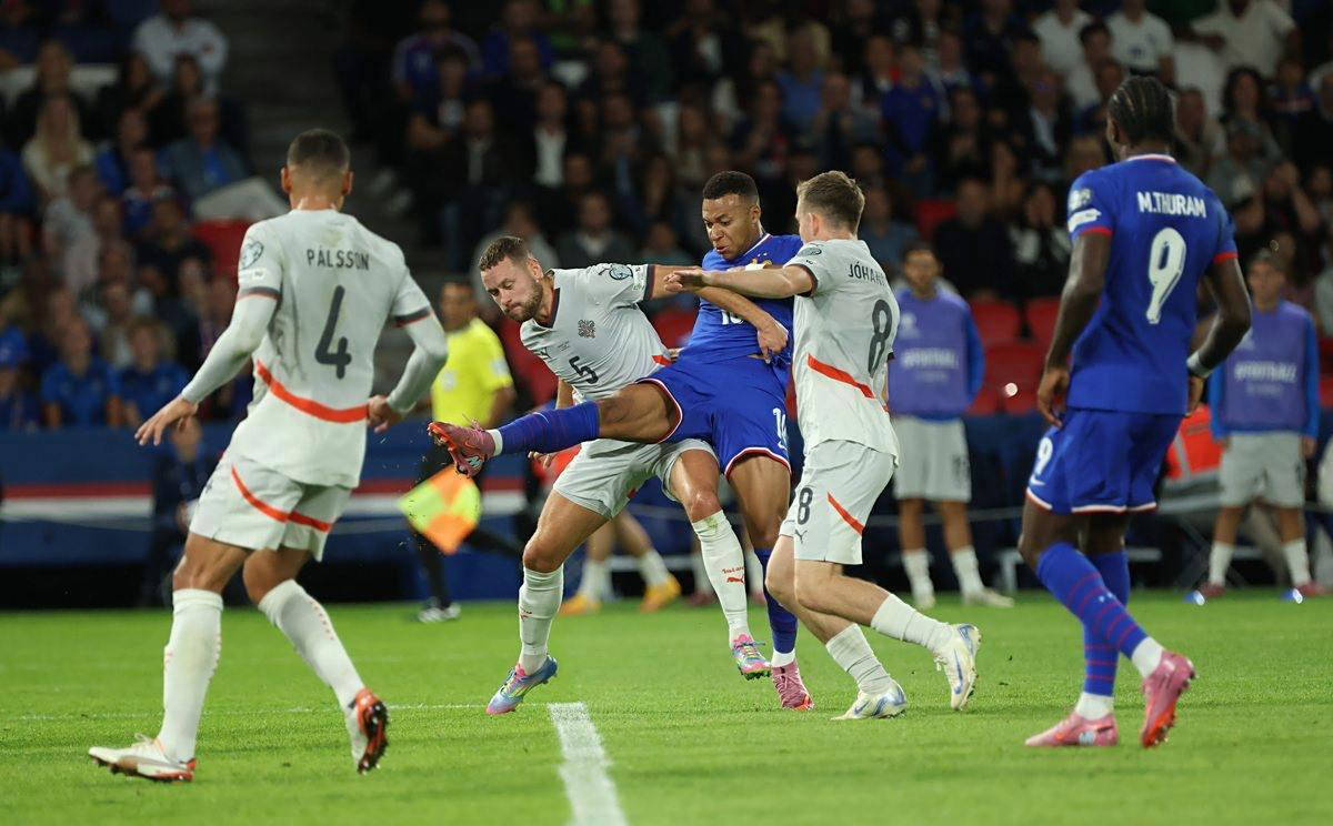 贝尔萨：我是个毒瘤，是那种会让环境变得紧张的人（贝尔萨：我个性强烈，常让团队气氛紧绷）