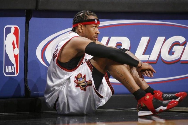 石破天惊！达米安·琼斯先助张洪硕暴扣 再单臂暴力隔扣鲁吐布拉（炸裂全场！达米安·琼斯先助张洪硕重扣，随后单臂强势隔扣鲁吐布拉）