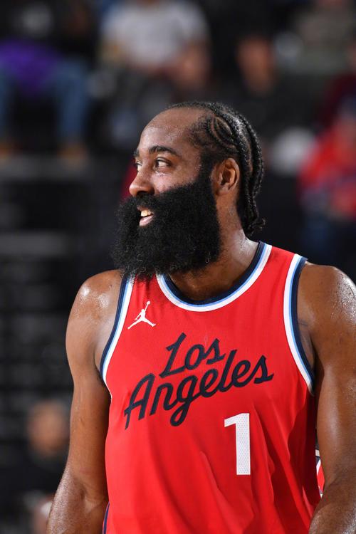 西媒：齐达内重返皇马消息不属实，他将接替德尚执教法国队（西媒辟谣：齐达内无缘重返皇马，或接班德尚执教法国队）