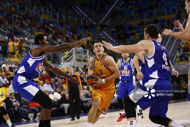 只差1球，维尼修斯欧冠进球数将追平卡卡，并列巴西球员第2位（维尼修斯距卡卡仅一球，欧冠进球数将并列巴西球员第二）