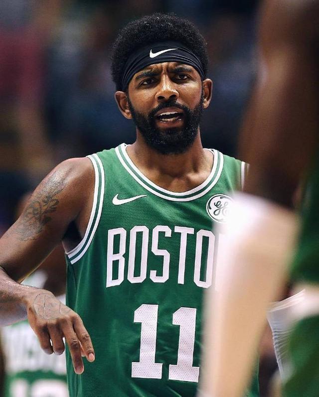 弗兰克：我不同意斯洛特的意见，范德芬不铲抢就不是合格后卫（弗兰克反驳斯洛特：不铲抢的范德芬称不上合格后卫）