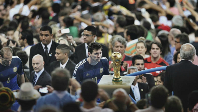 湖人浓眉哥篮下统治力助球队获胜（浓眉内线统治，湖人取胜）