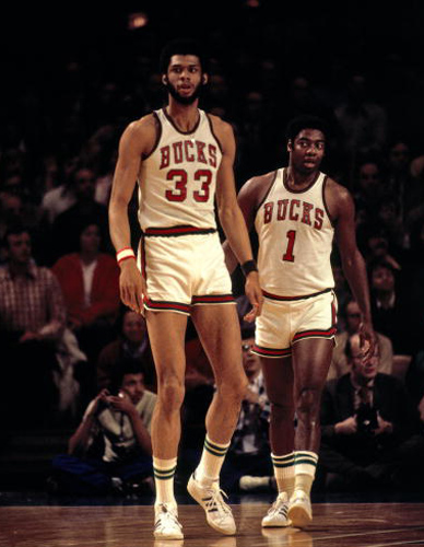 表现“两极分化”：回顾萨利巴上一次对阵拜仁的表现（攻守表现两极：重温萨利巴上次对阵拜仁的发挥）