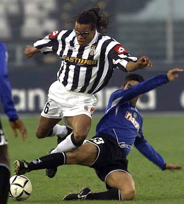 官方：中央海岸水手前锋米卡埃尔租借加盟巴乙蓬塔罗格萨铁路（官方：米卡埃尔自中央海岸水手租借加盟巴乙蓬塔格罗萨铁路）