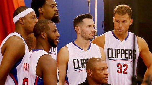 欧冠：巴黎大胜曼联 内马尔建功（欧冠战报：巴黎横扫曼联，内马尔破门）