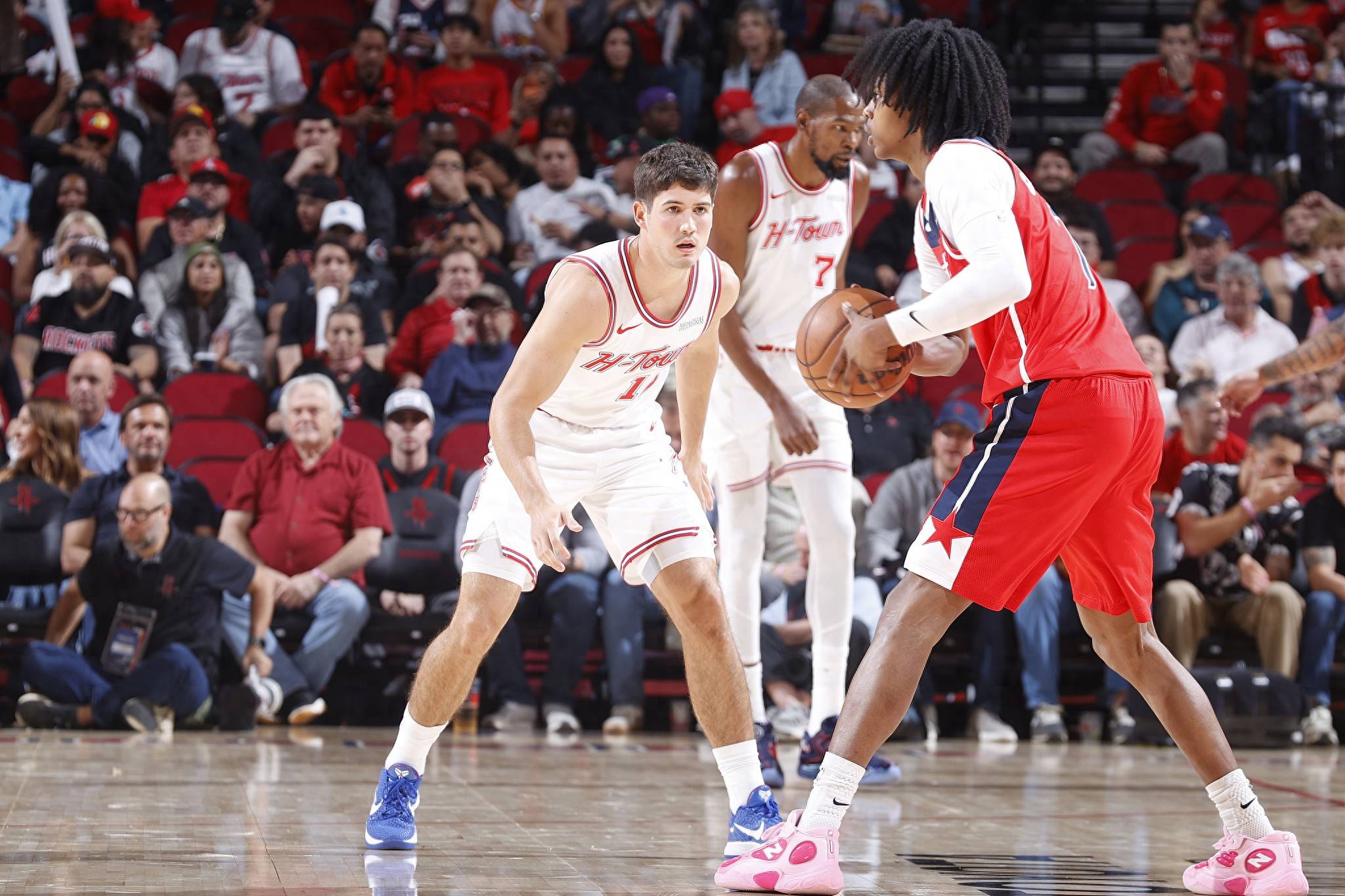 浓眉哥自责：糟糕表现让我深感愧疚（浓眉哥自我反省：低迷表现让我愧疚不已）