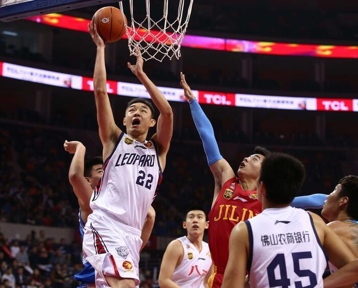 官方：诺丁汉森林签下博洛尼亚前锋恩多耶，据悉转会费4200万欧（诺丁汉森林官宣从博洛尼亚引进前锋恩多耶，转会费约4200万欧元）