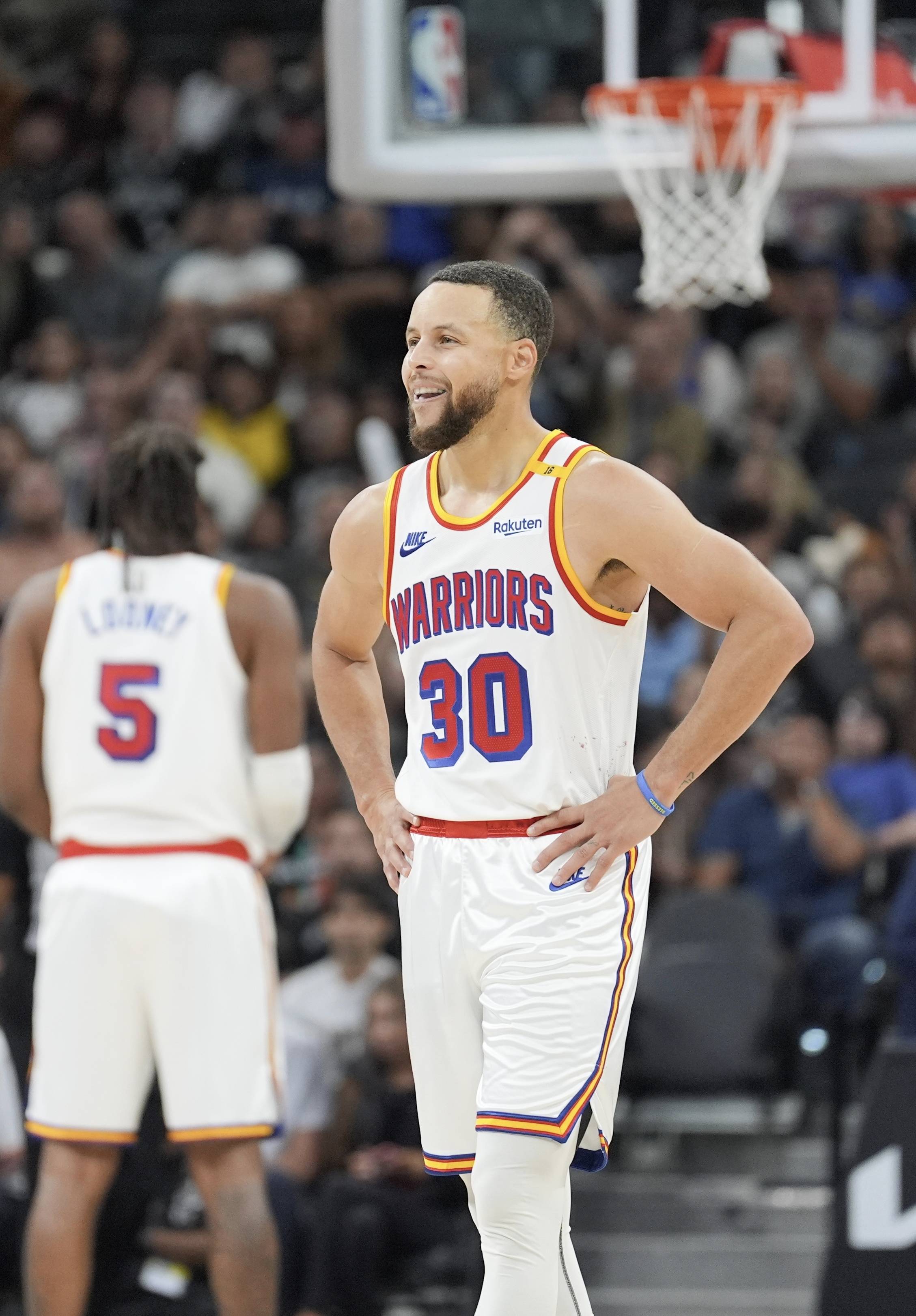 辽宁连续大胜展实力（辽宁连场大捷彰显统治力）