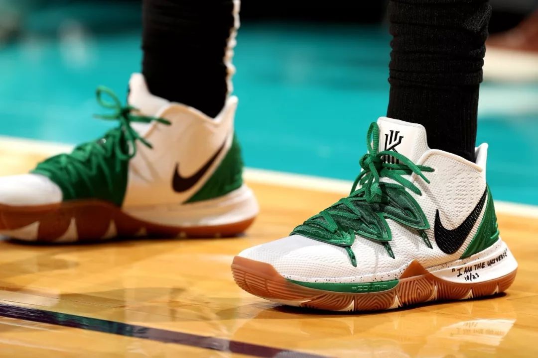 足球欧洲俱乐部频繁爆冷，球迷：本赛季太刺激（欧洲俱乐部赛场冷门频出，球迷直呼本季过瘾）