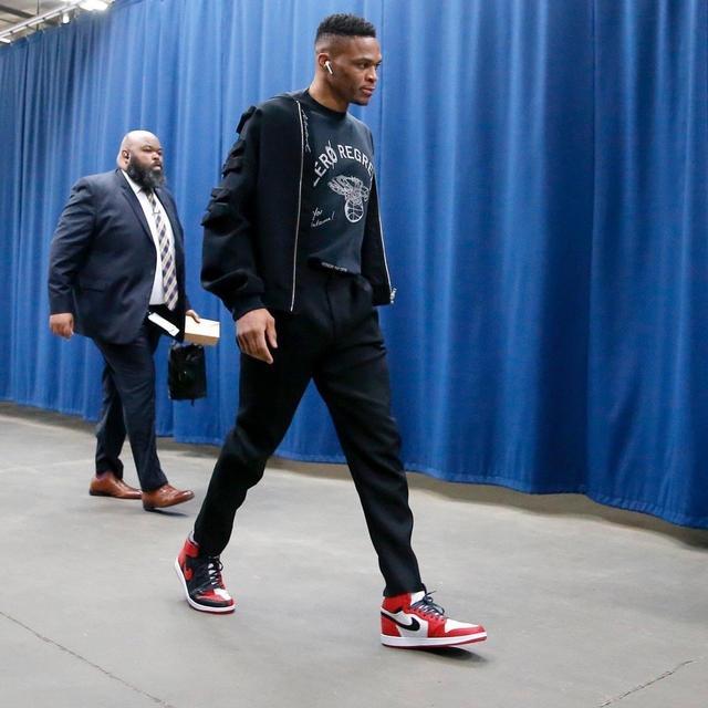 拜仁莱万多夫斯基关键进球锁定胜局（莱万多夫斯基制胜一球助拜仁取胜）