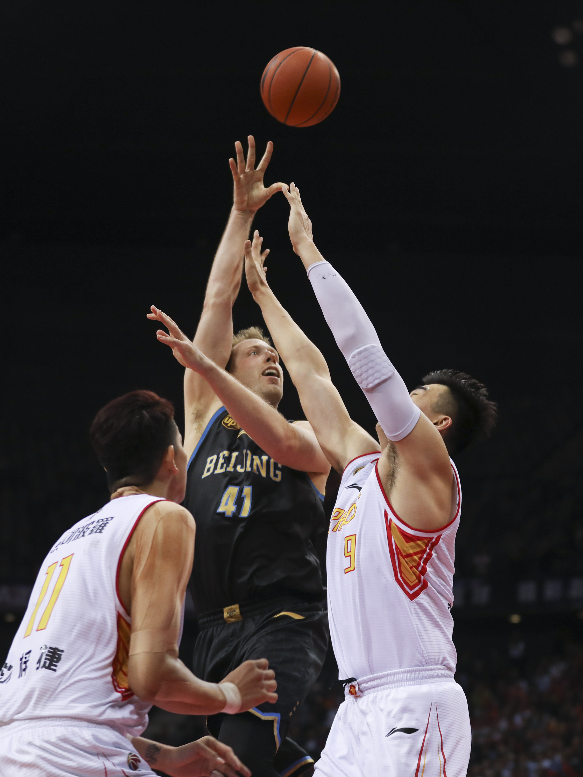 埃贝尔：我们在定位球上丢了太多球，对阵阿森纳必须保持警觉（埃贝尔：定位球丢球过多，迎战阿森纳必须提高警惕）