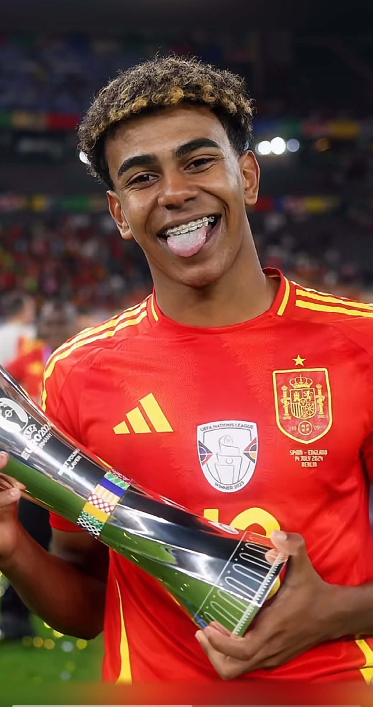 哈珀：赛季初的时候我总是犹豫&总觉得自己是新秀 现在更加果断了（哈珀：赛季初我犹豫不决、把自己当新秀，如今更果断）