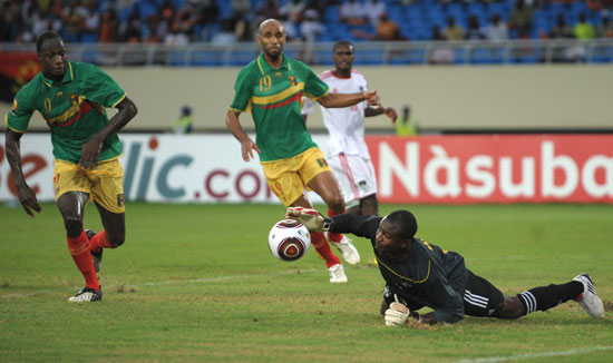 五大联赛各一队跻身欧冠积分榜前五（欧冠积分榜前五席位由五大联赛球队各占一席）