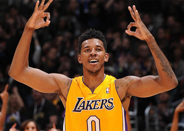 他终于迎来属于自己的夜晚（他的夜晚终于到来）