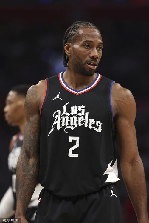 中国男子冰壶队在冬奥会资格赛中连胜两场，即将迎战新西兰和韩国，展现强大实力，期待继续拼搏。（中国男子冰壶队冬奥资格赛两连胜，强势迎战新西兰与韩国，继续冲击佳绩）