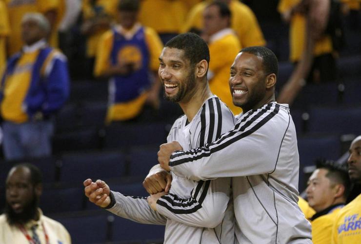 火药味拉满！詹姆斯对狄龙喷垃圾话：你这个小婊砸（剑拔弩张！詹姆斯怒怼狄龙：你这小崽子）