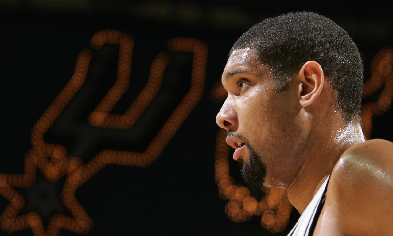 莱万：我经常带伤上场，肋骨骨折也硬撑；不着急决定未来（莱万：带伤出战成常态，肋骨骨折也咬牙撑；未来去向不急于定）