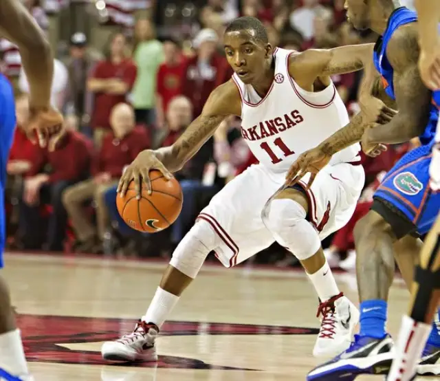 篮球CBA官方公布比赛精彩瞬间（CBA官方发布比赛高光时刻）