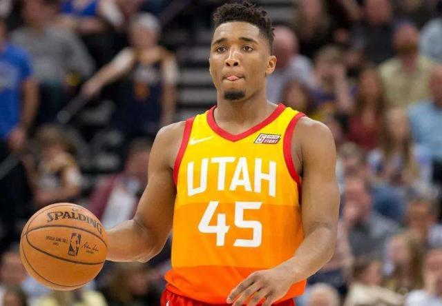 黑暗骑士上身，一哥斯达黎加球队推出与蝙蝠侠的联名球衣（蝙蝠侠加持，哥斯达黎加豪门发布联名球衣）