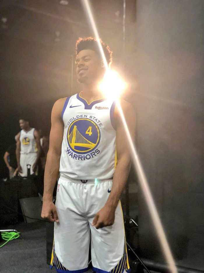 德天空：拜仁有意科索沃妖锋阿斯拉尼，双方已展开初步谈判（德天空：拜仁相中科索沃锋线新星阿斯拉尼，初步谈判已启动）