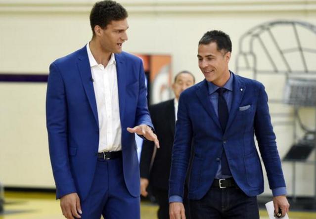 记者：蒯纪闻左臂疑似骨裂，刘浩帆膝盖内侧副韧带出现伤病（据报道，两名球员受伤：一人疑似左臂骨裂，另一人膝内侧副韧带受损）